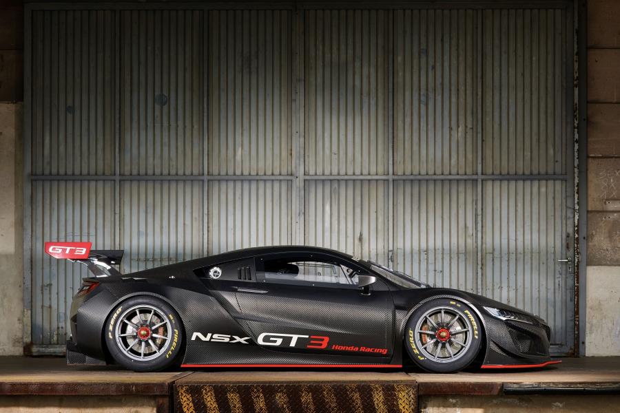  Honda NSX GT3 2017 года  (фото 12 из 16)